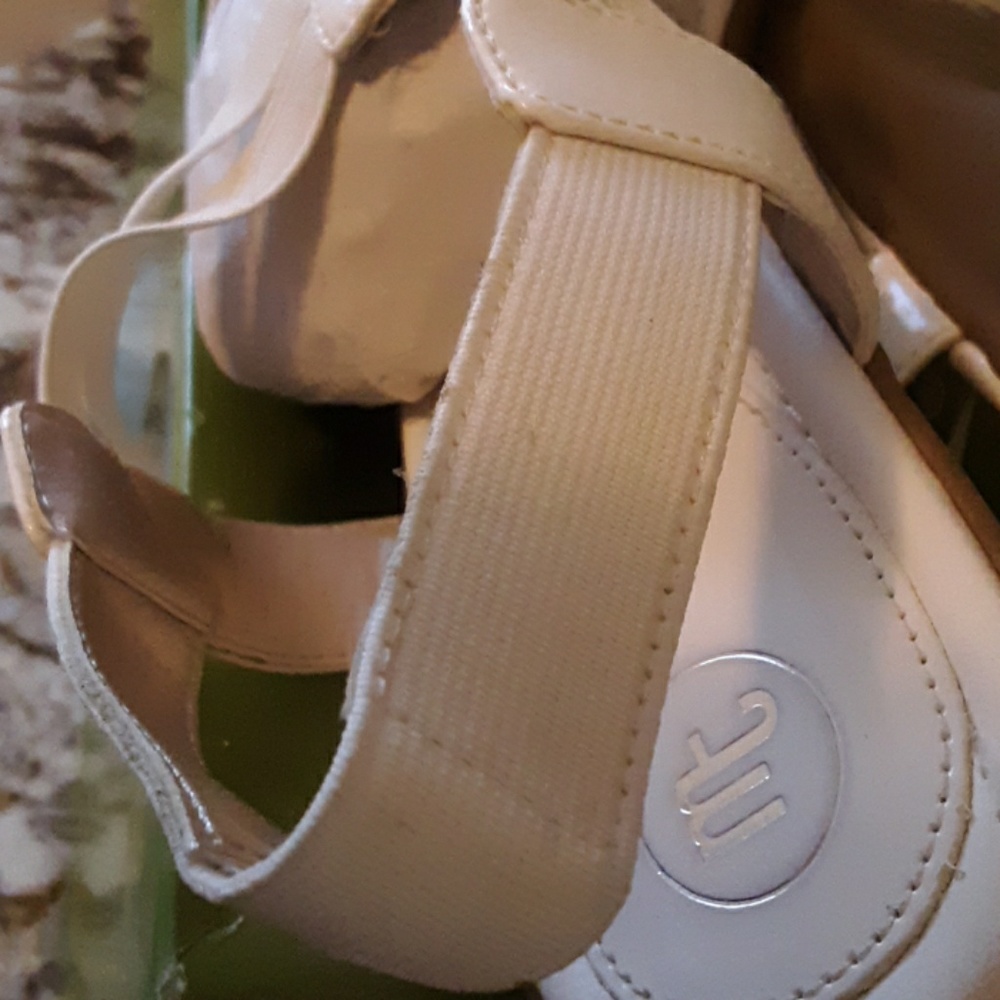 NEW sandals - Picture 5 of 6